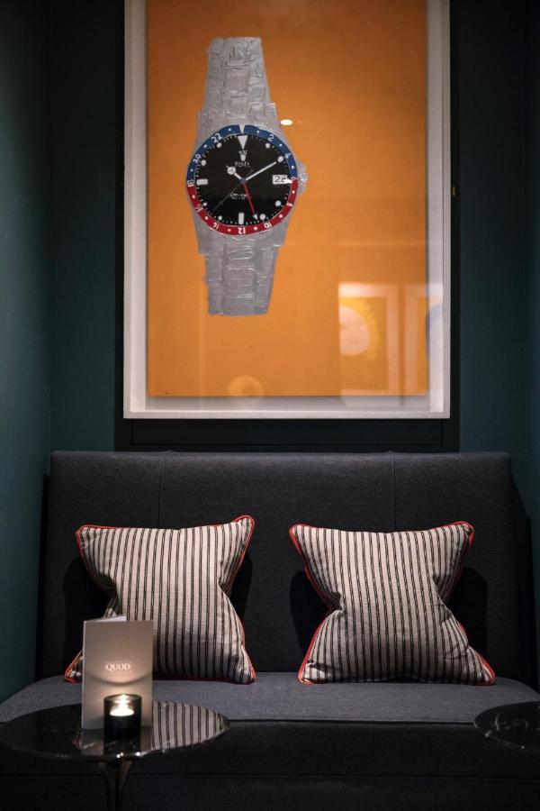 Old Bank Hotel Oxford Exterior photo A framed photograph of a Rolex Daytona