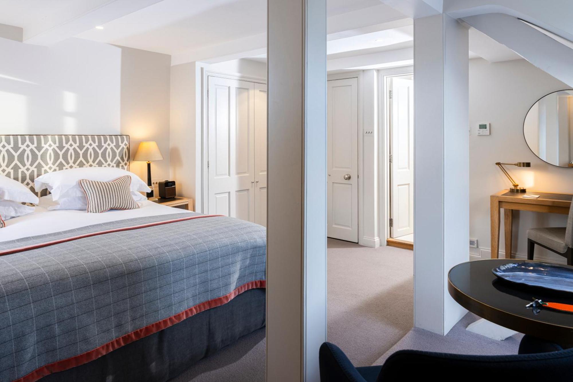 Old Bank Hotel Oxford Exterior photo A suite at The Albany