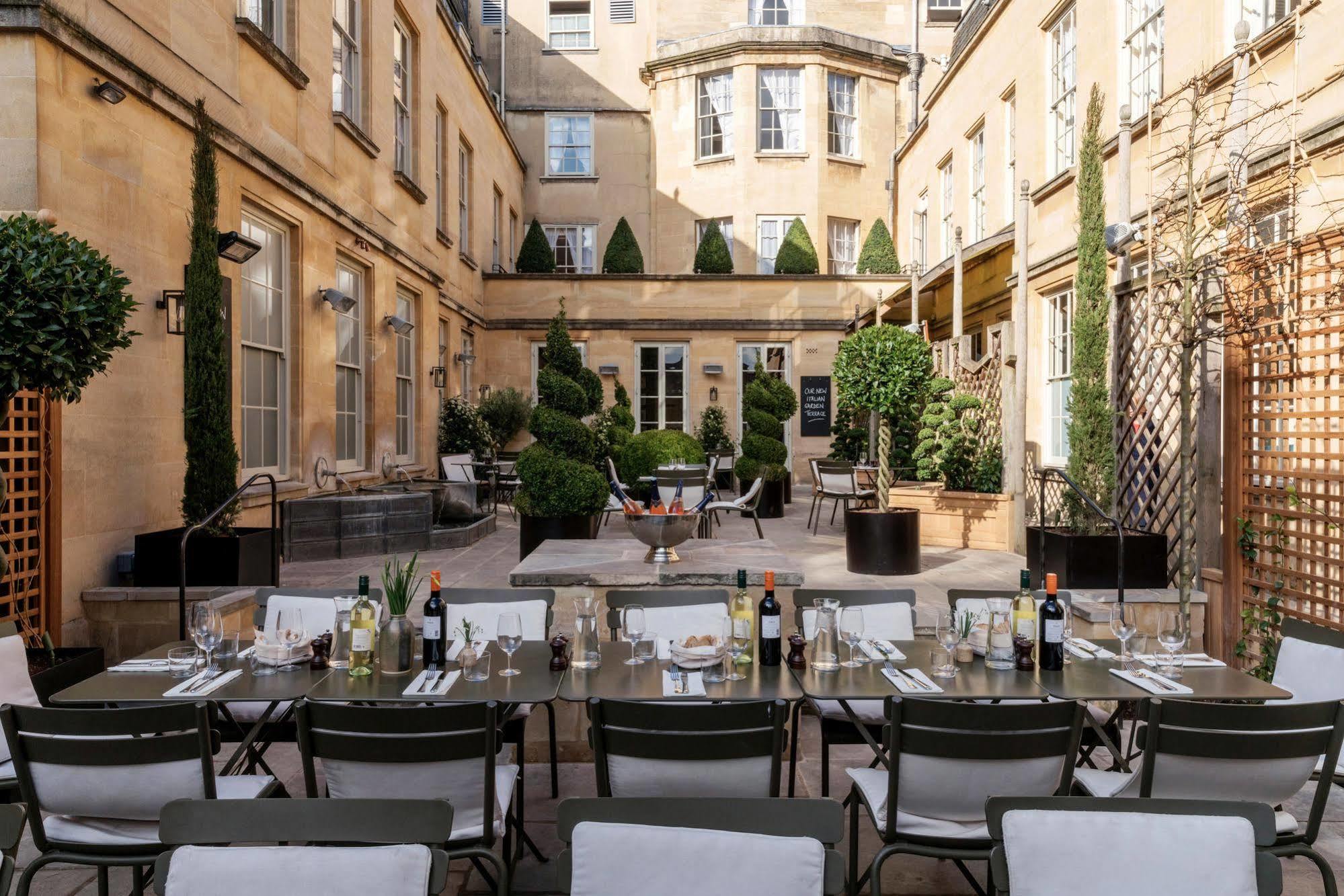 Old Bank Hotel Oxford Exterior photo The courtyard at the hotel