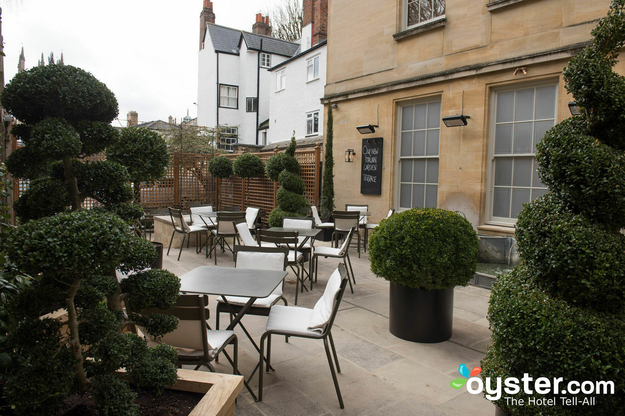 Old Bank Hotel Oxford Exterior photo The hotel's courtyard